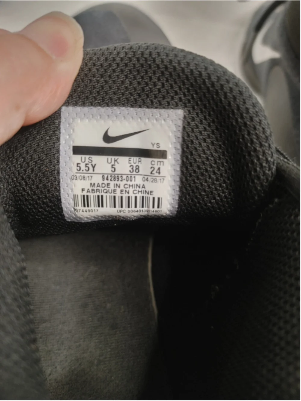 Boys Nike KD Trey 5 Basketball Sneakers Black White Size 5.5Y